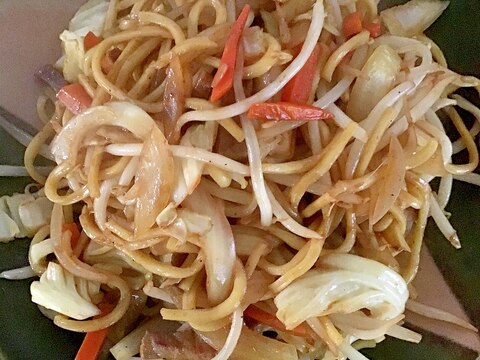 豚ヒレ肉とたっぷり野菜の太麺焼きそば。